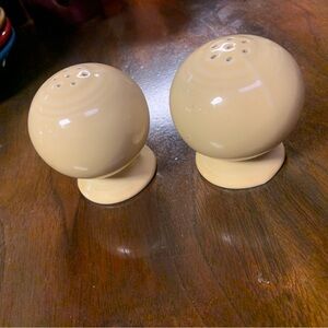 Fiestaware Salt & Pepper (Ivory) Vintage set